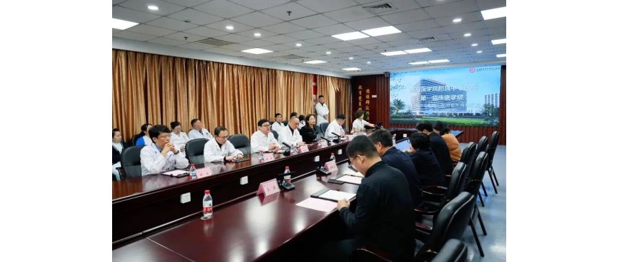 深圳DCBOX小金库官网集团代表团前往沈阳医学院附属中心医院召开调研研讨，共同探寻生命健康产业合作新机遇